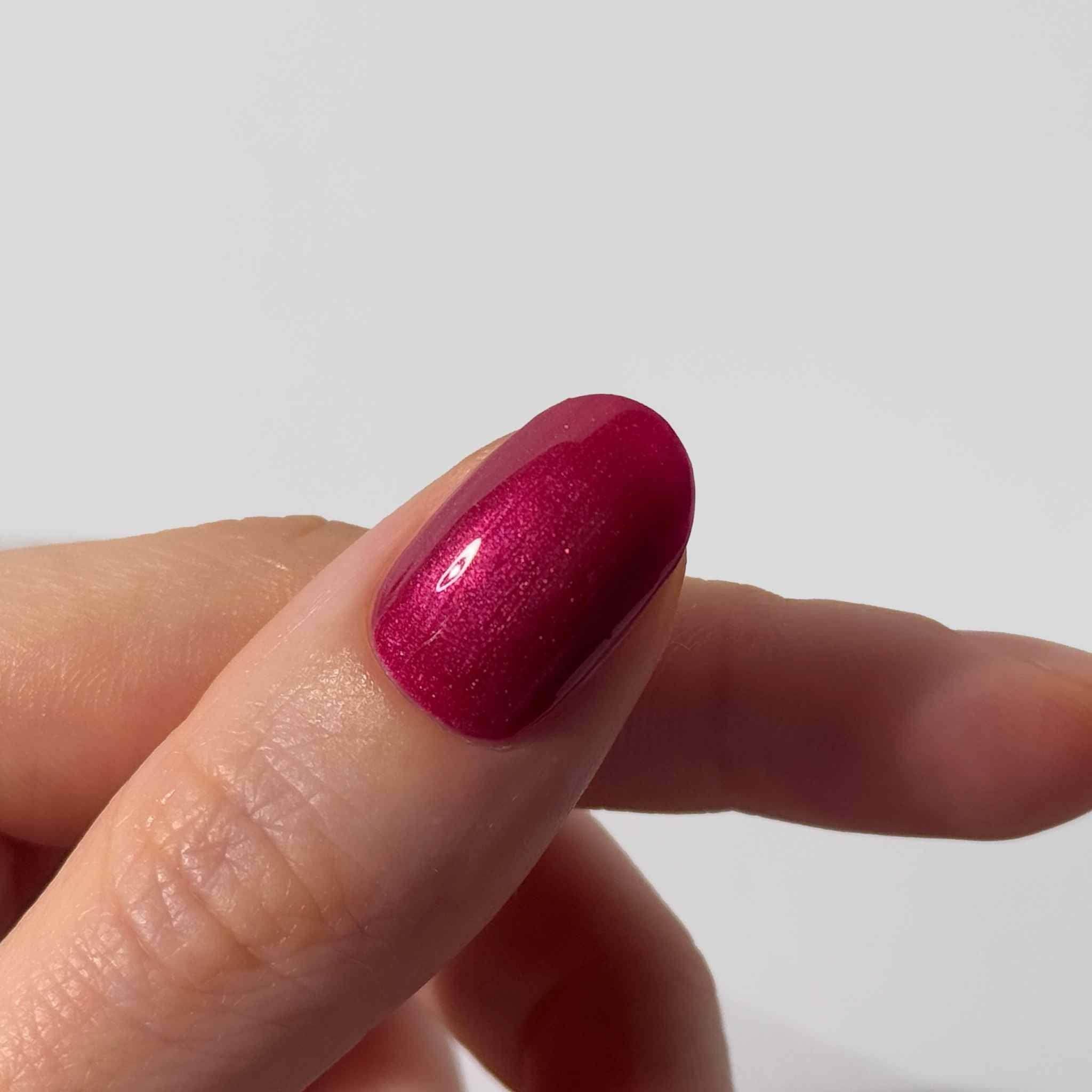 Royalty - Rich Red Chrome HEMA-Free Gel Nail Polish 10ml - 14 Day Manicure